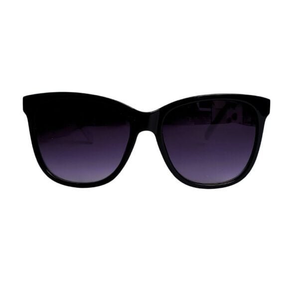 Cat-eye shaped sunglasses